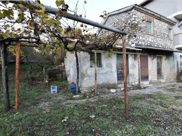 casa indipendente in vendita a Sezze in zona Croce Moschitto