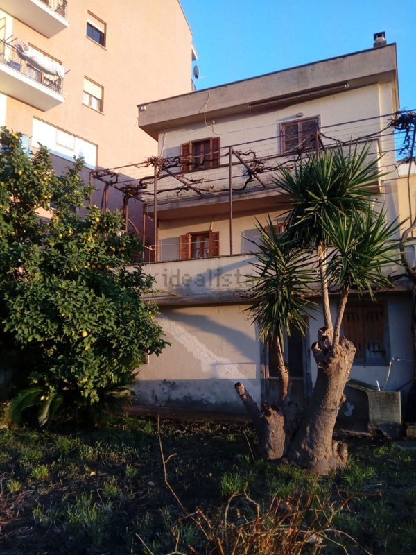 casa indipendente in vendita a Sezze