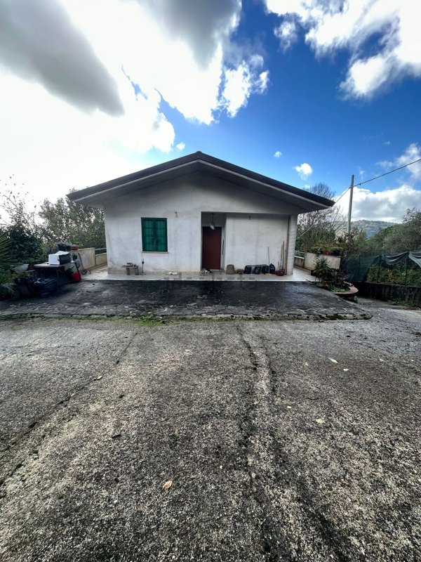 casa indipendente in vendita a Sezze