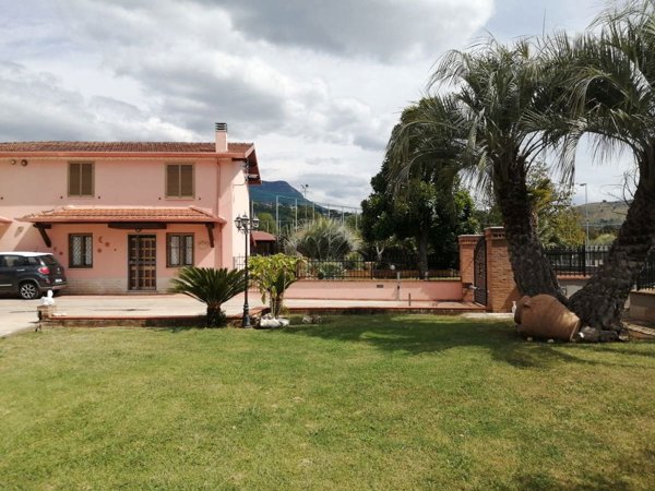 casa indipendente in vendita a Sezze