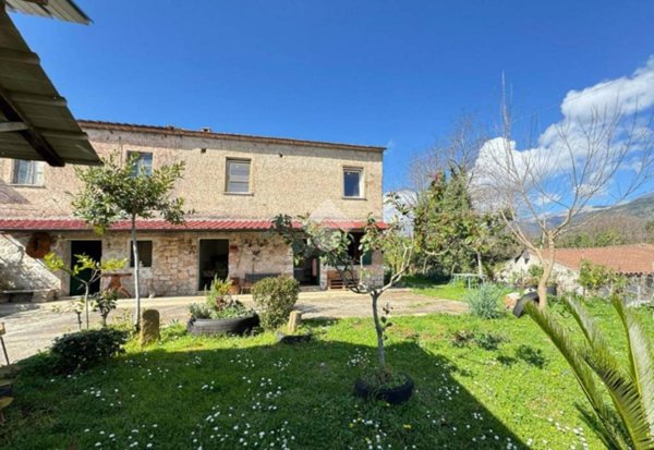 casa indipendente in vendita a Sezze in zona Croce Moschitto