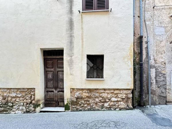locale di sgombero in vendita a Sezze