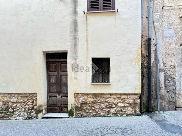 locale di sgombero in vendita a Sezze