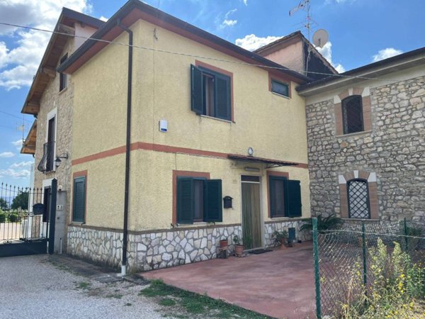 casa indipendente in vendita a Sezze