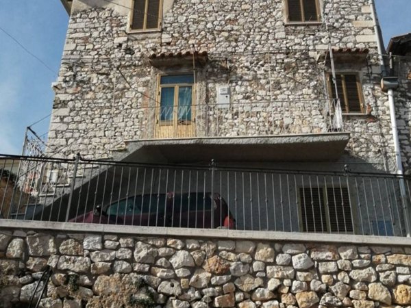 casa indipendente in vendita a Sezze