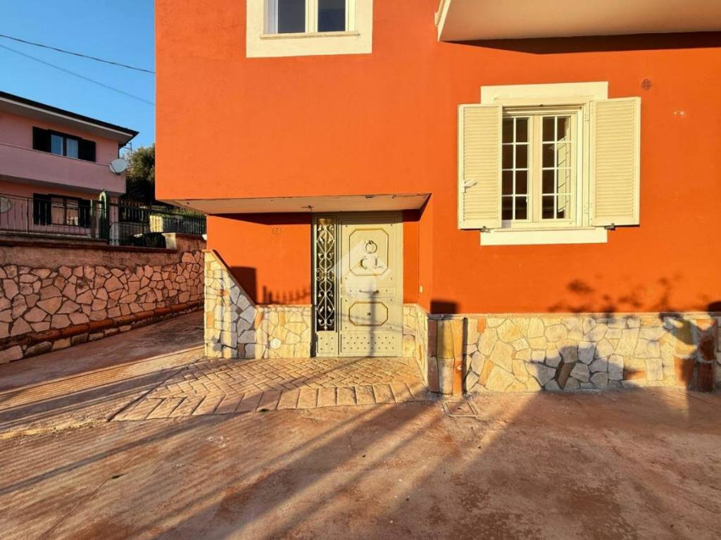 appartamento in vendita a Sezze in zona Casali
