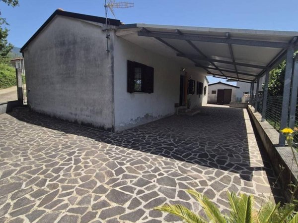 casa indipendente in vendita a Sezze