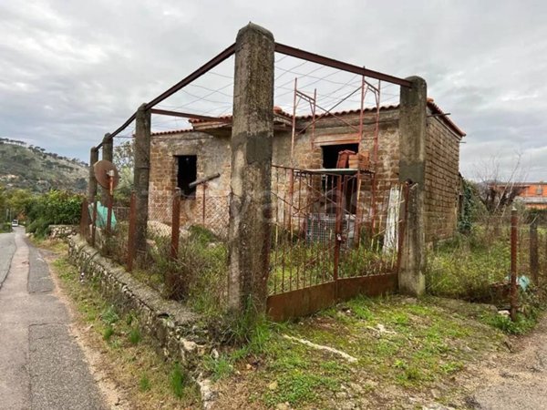 casa indipendente in vendita a Sezze in zona Colli