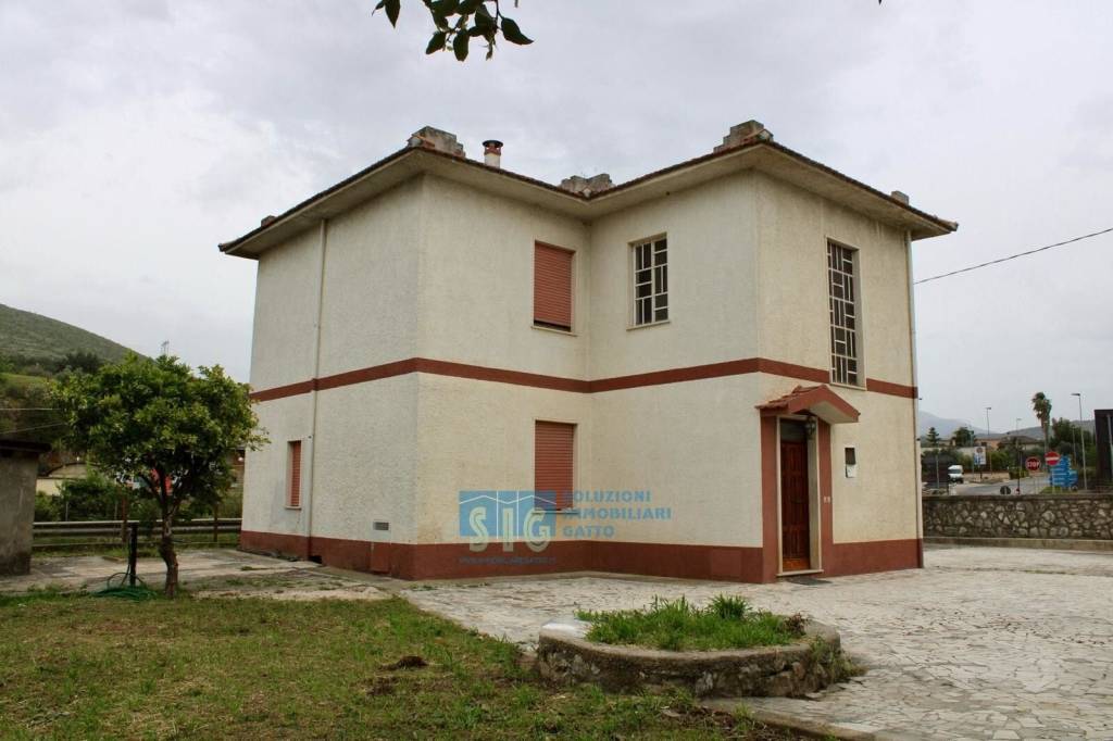 casa indipendente in vendita a Sezze in zona Ceriara