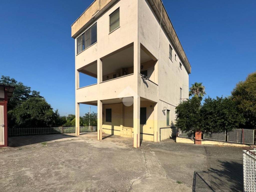 intera palazzina in vendita a Sezze in zona Sezze Scalo