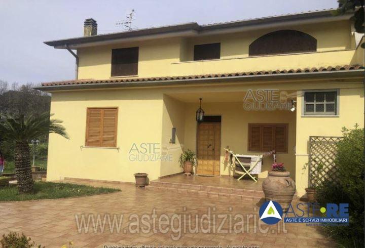 casa indipendente in vendita a Sezze