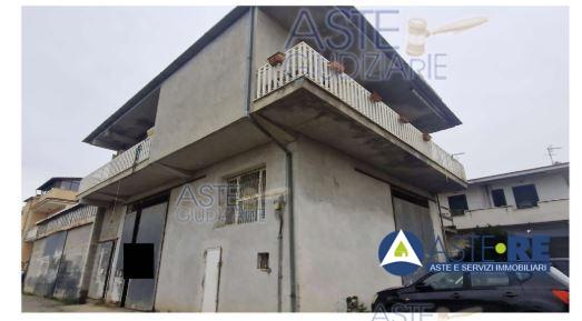 negozio in vendita a Sezze