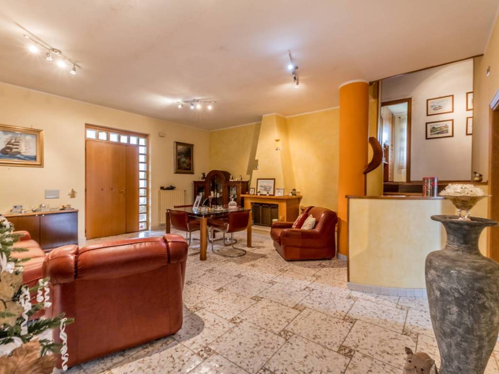 casa indipendente in vendita a Sezze