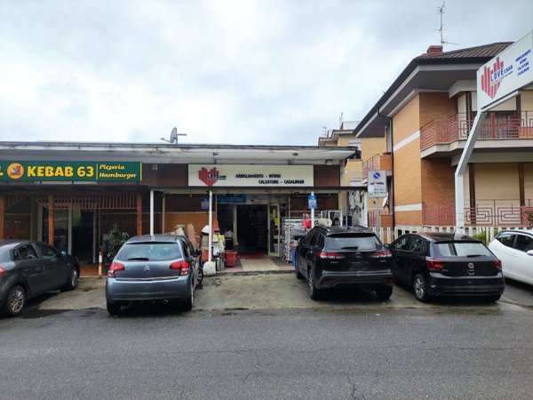 locale commerciale in vendita a Sezze