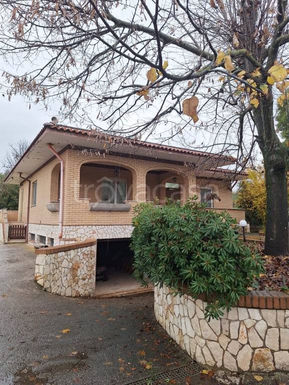 casa indipendente in vendita a Sezze in zona Colli