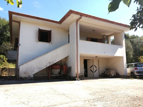 casa indipendente in vendita a Sezze