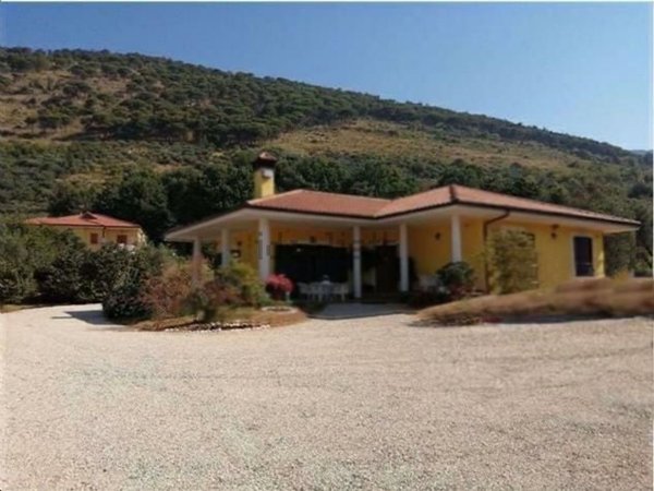 casa indipendente in vendita a Sezze