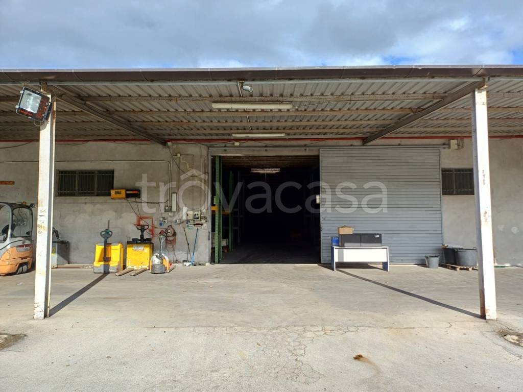 locale commerciale in vendita a Sezze