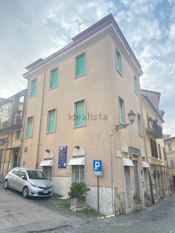 pentavano in vendita a Sezze