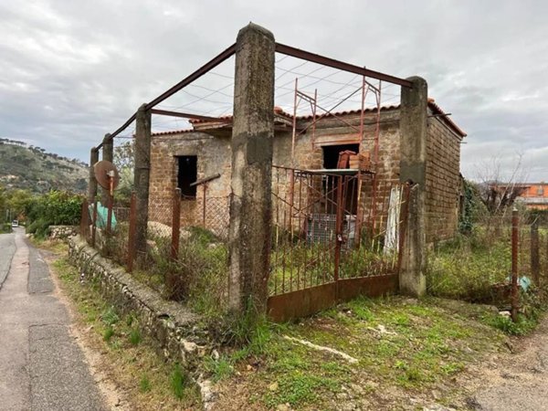 casa indipendente in vendita a Sezze in zona Colli