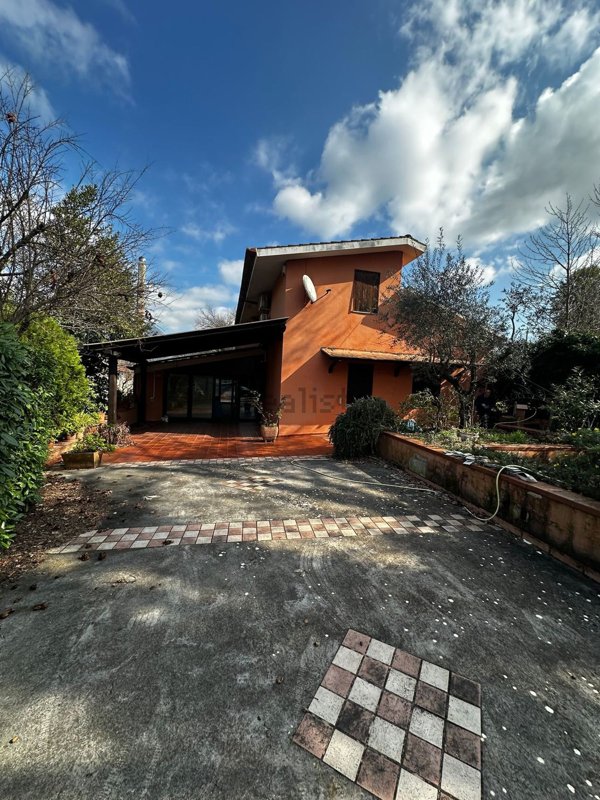 casa indipendente in vendita a Sezze