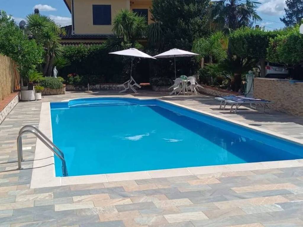 casa indipendente in vendita a Sezze in zona Suso