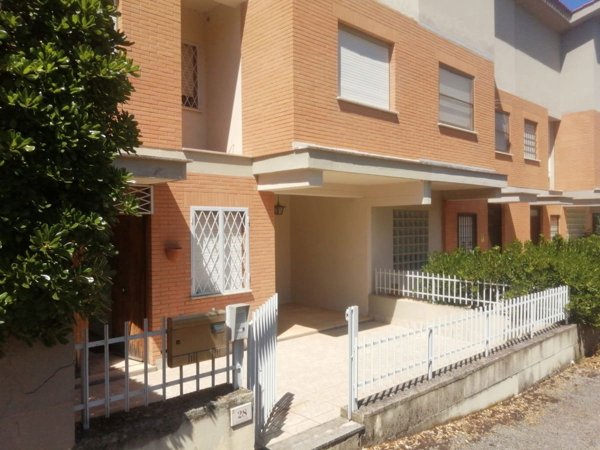 casa indipendente in vendita a Sezze