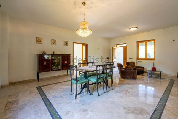 casa indipendente in vendita a Sezze