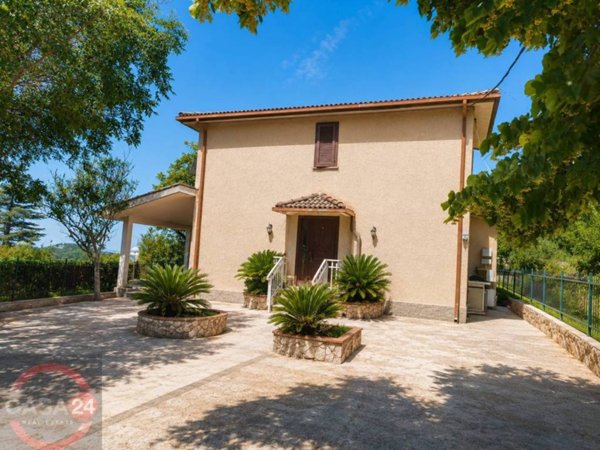 casa indipendente in vendita a Sezze in zona Monte Pilorci