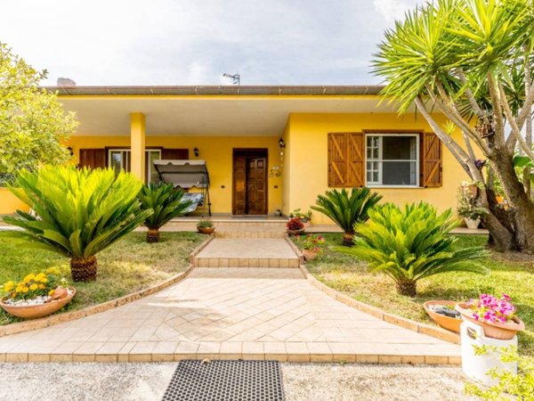 casa indipendente in vendita a Sezze
