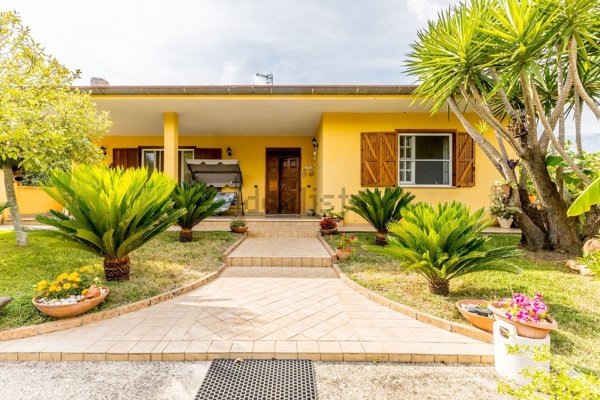 casa indipendente in vendita a Sezze in zona Colli