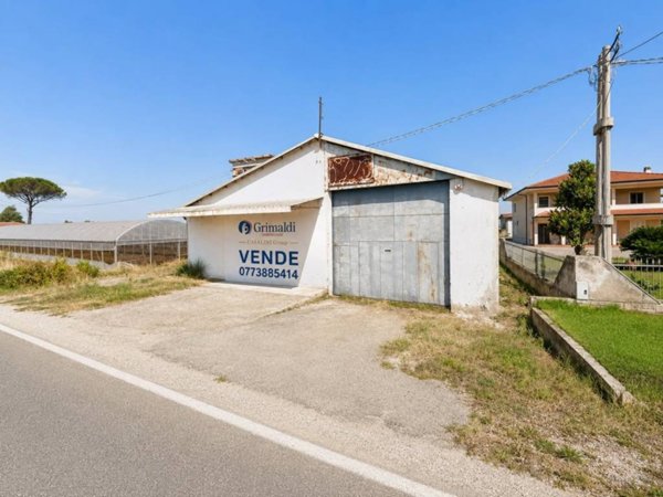 locale commerciale in vendita a Sezze