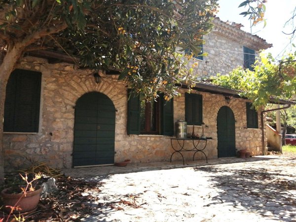 casa indipendente in vendita a Sezze