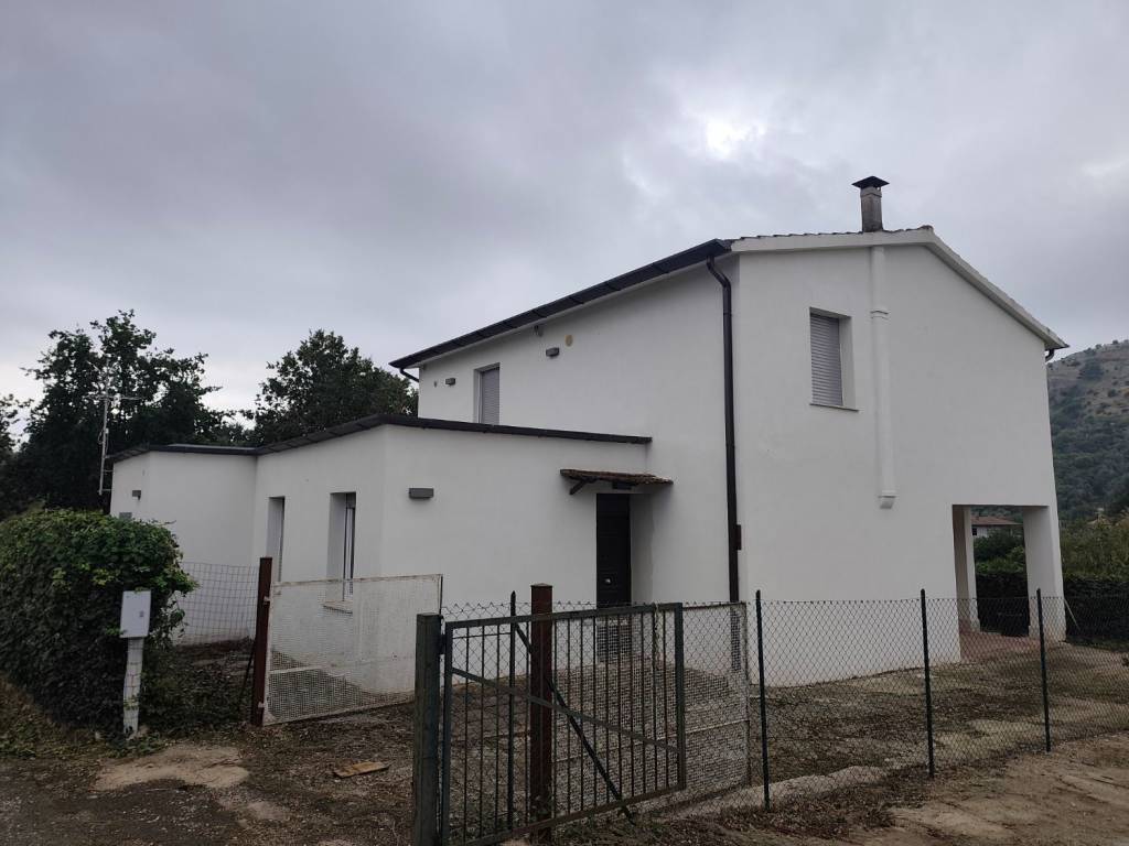 casa indipendente in vendita a Sezze in zona Colli