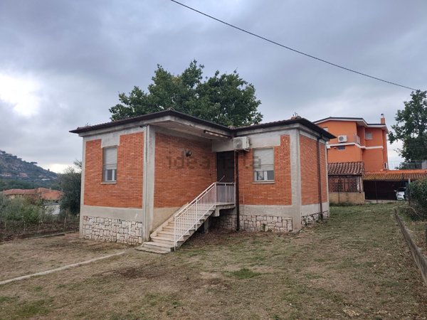 casa indipendente in vendita a Sezze in zona Colli