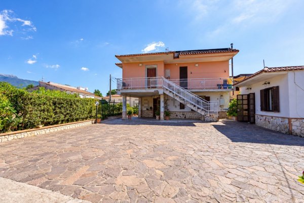 casa indipendente in vendita a Sezze in zona Suso