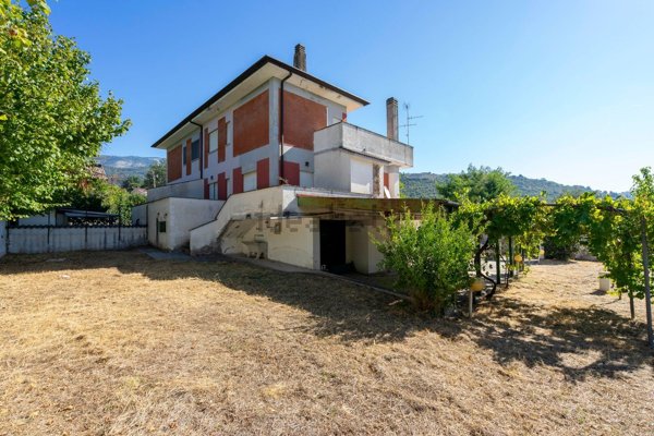 casa indipendente in vendita a Sezze in zona Suso