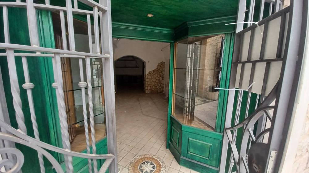 locale commerciale in vendita a Sonnino