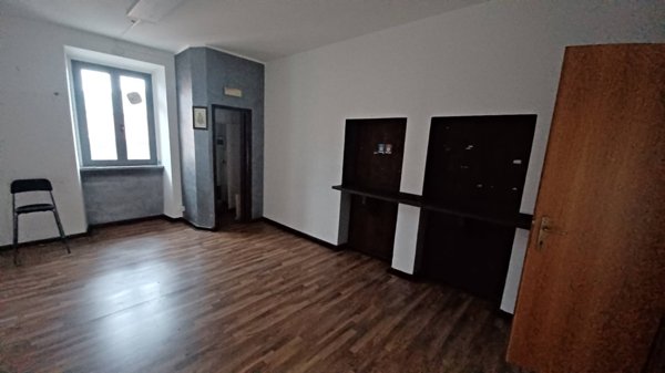 locale commerciale in vendita a Sonnino