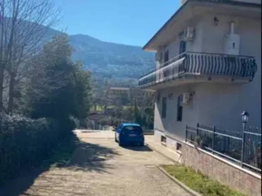 casa indipendente in vendita a Sonnino in zona Fienili