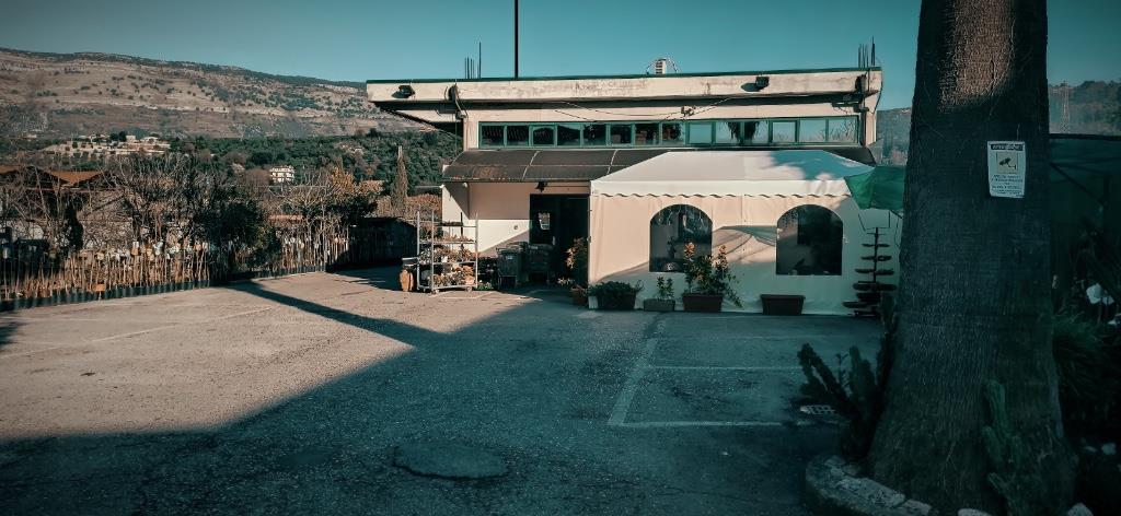 negozio in vendita a Sonnino in zona Sonnino Scalo