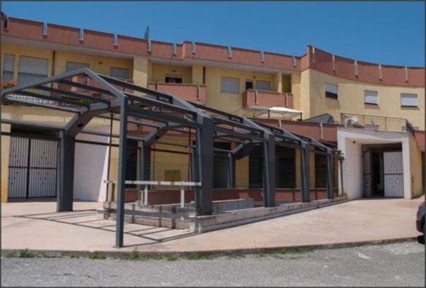 locale commerciale in vendita a Sonnino in zona Capocroce