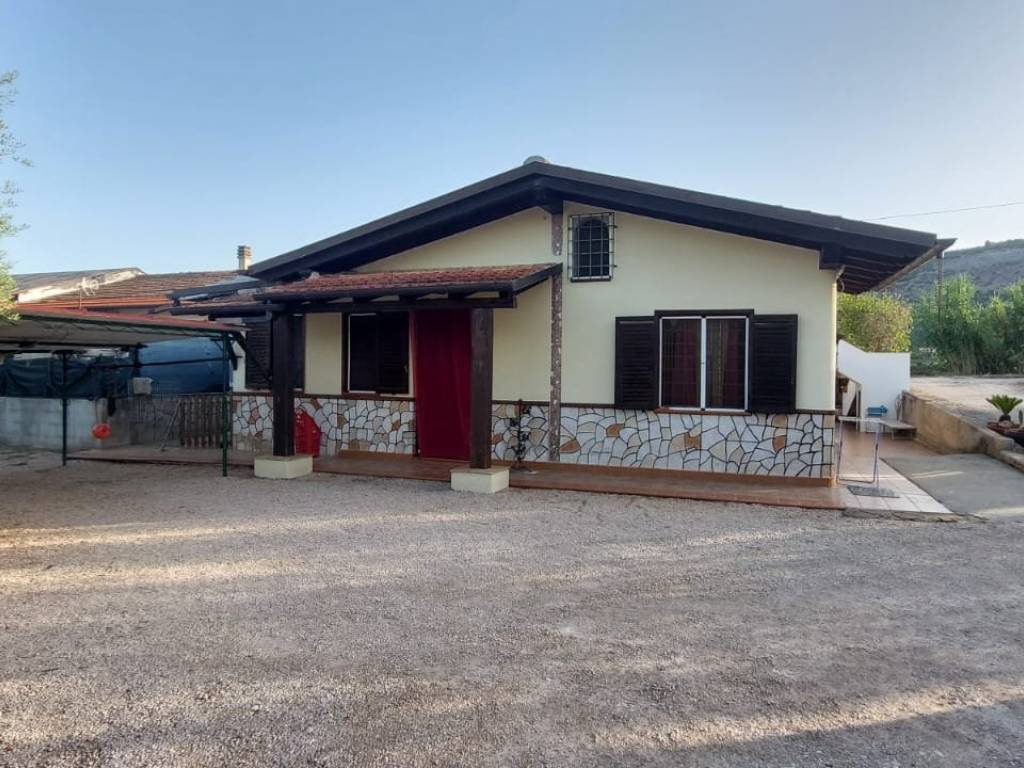 casa indipendente in vendita a Sonnino in zona Capocroce