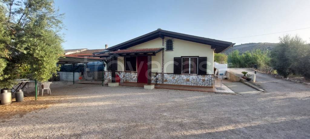 casa indipendente in vendita a Sonnino in zona Capocroce