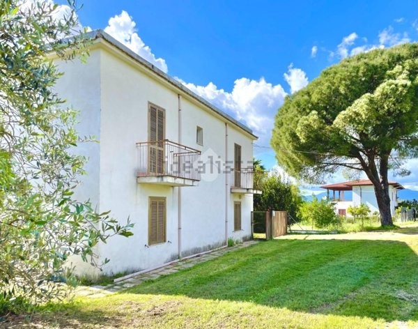 casa indipendente in vendita a Sonnino in zona Frasso