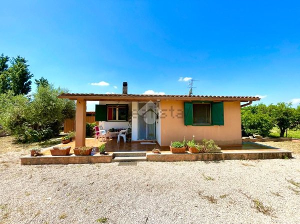 casa indipendente in vendita a Sonnino in zona Frasso