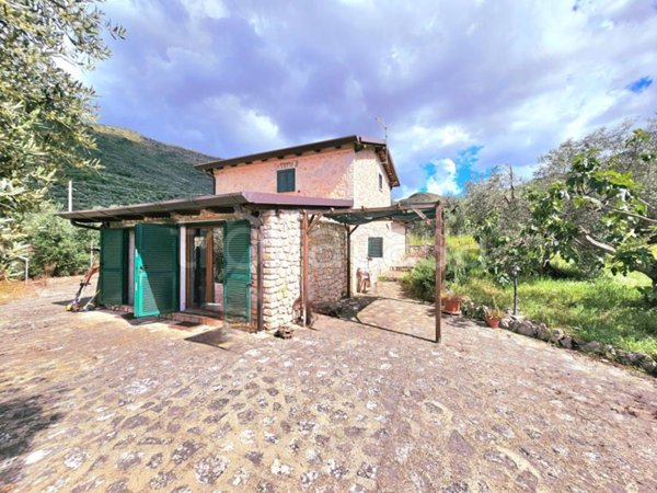 casa indipendente in vendita a Sonnino in zona Capocroce