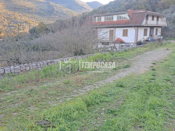 casa indipendente in vendita a Sonnino in zona Cerreto