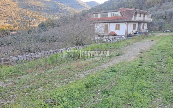 casa indipendente in vendita a Sonnino in zona Cerreto