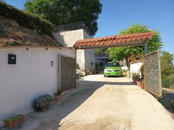 casa indipendente in vendita a Sonnino in zona Frasso